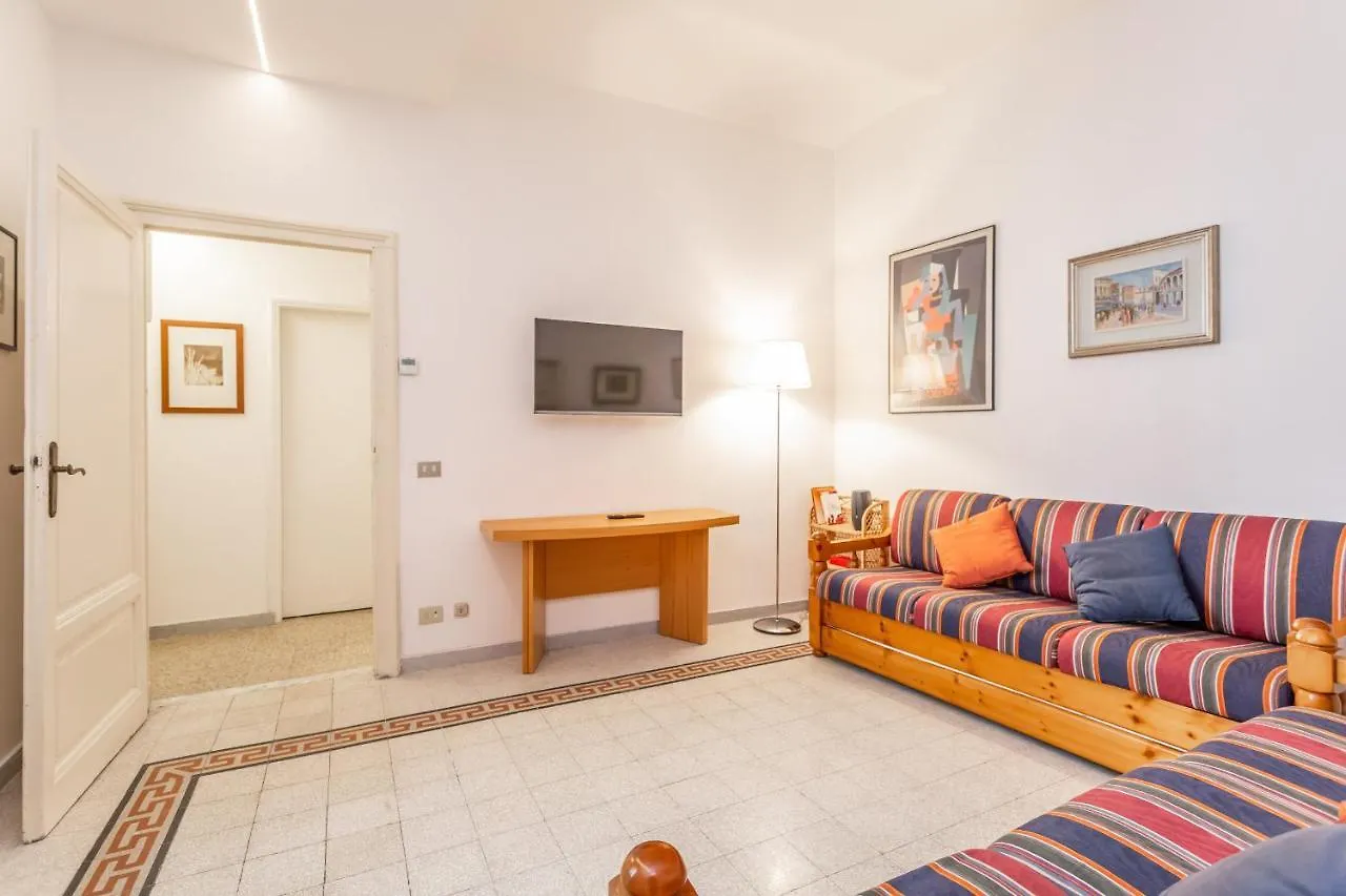 Apartment Oscar Apt Near Landmarks And Colosseum Rome Italy
