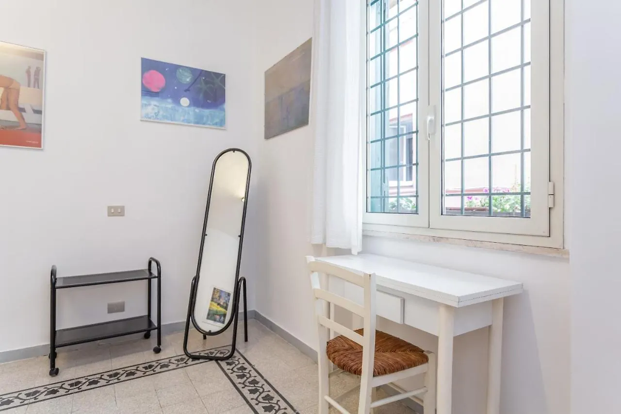 Oscar Apt Near Landmarks And Colosseum Rome