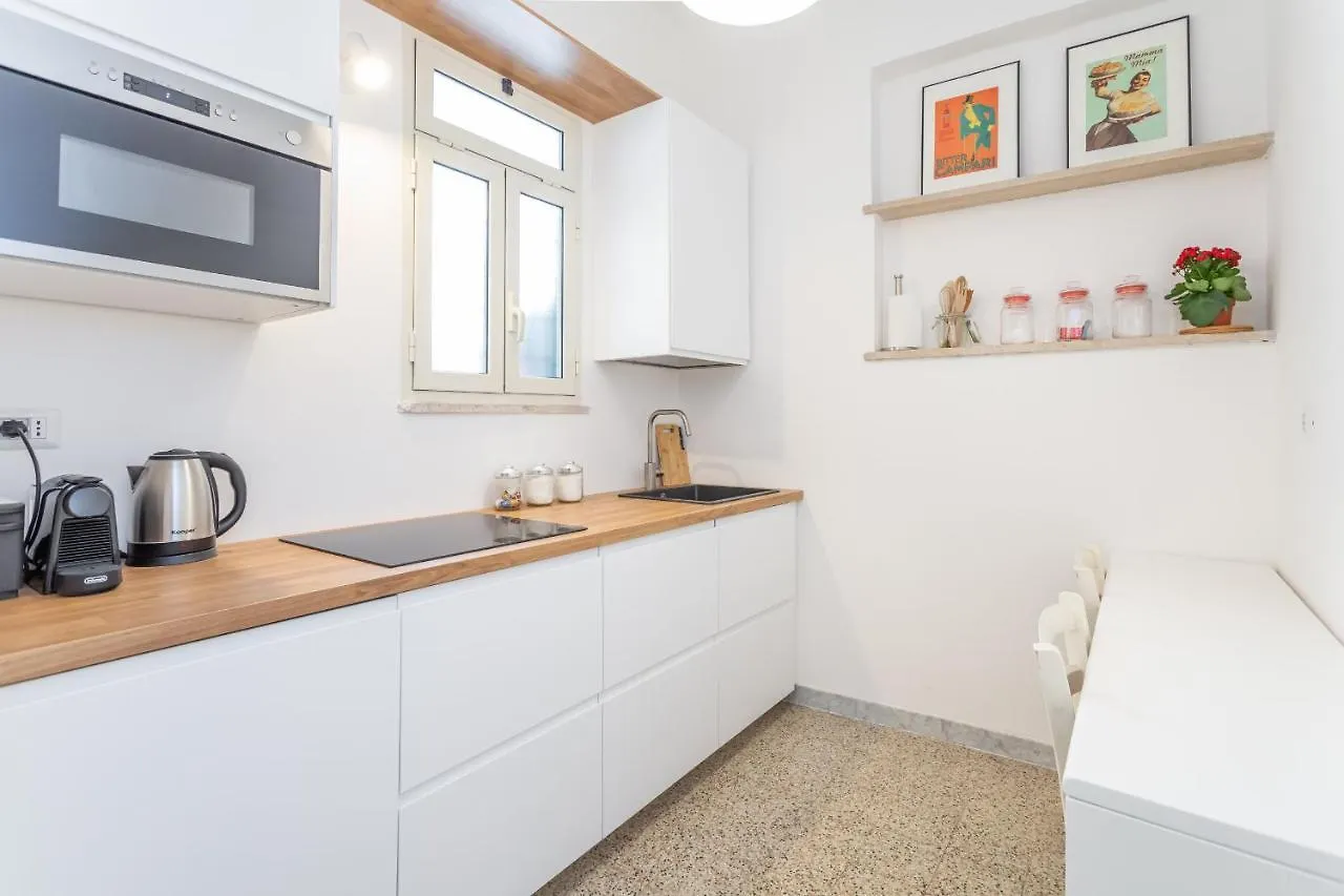 Oscar Apt Near Landmarks And Colosseum Rome Italy