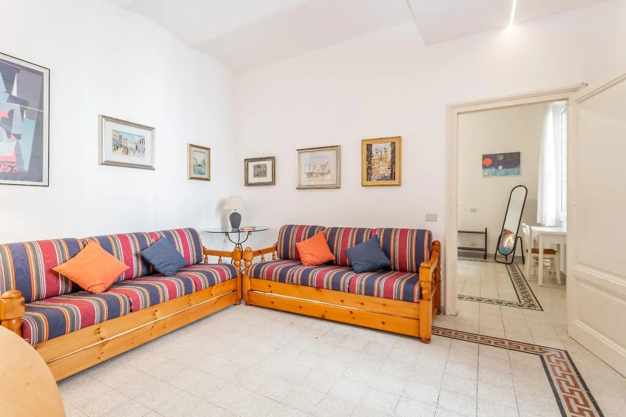 Apartment Oscar Apt Near Landmarks And Colosseum Rome