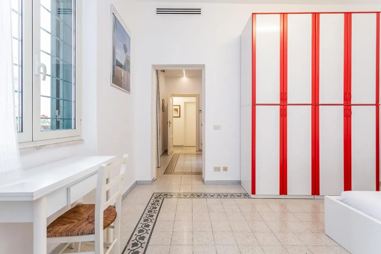 Apartment Oscar Apt Near Landmarks And Colosseum Rome