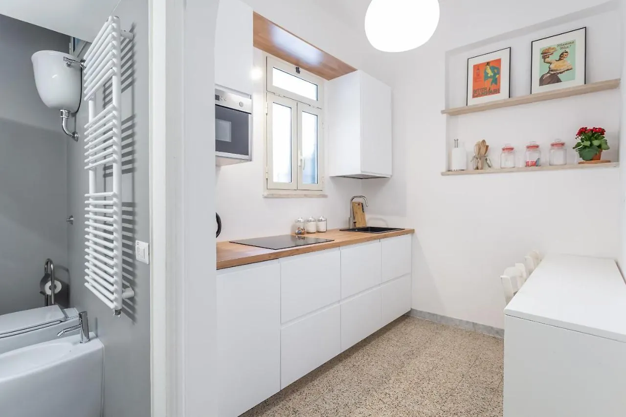 Apartment Oscar Apt Near Landmarks And Colosseum Rome
